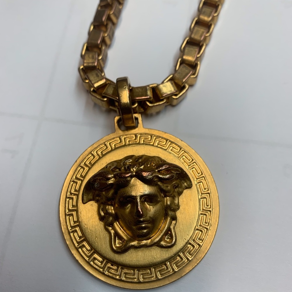 Versace chain - Picture 2 of 6